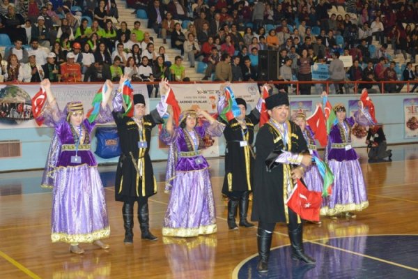 ENGELLİ GENÇLER BÜYÜLEDİ